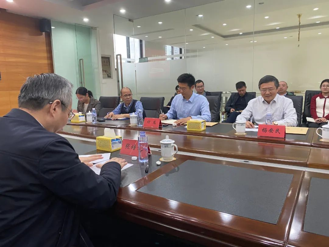 奉賢區(qū)人大常委會黨組書記、主任張培榮一行蒞臨上海山美股份開展“優(yōu)環(huán)境、穩(wěn)經(jīng)濟”大走訪大調研